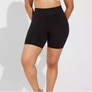 Torrid Curve No Rub Short Size 5X Black NWT